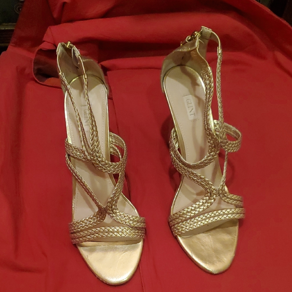 GLINT SIZE 10 Gold Braided Heels